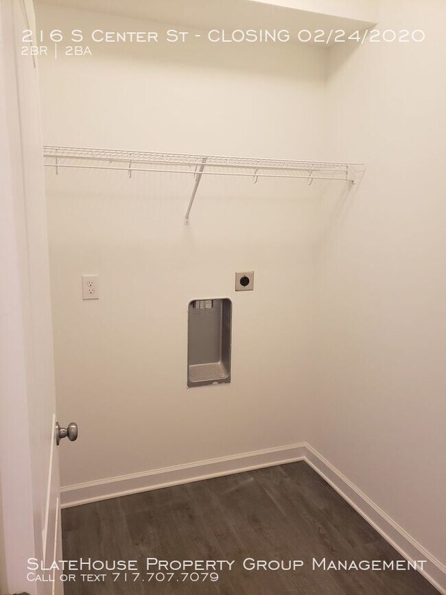 Foto del edificio - 216 S Center St