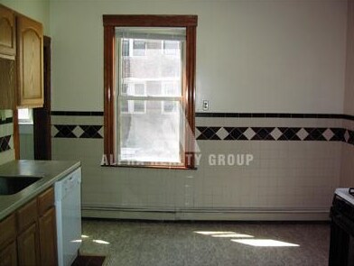 Foto del edificio - 132 Glenville Ave