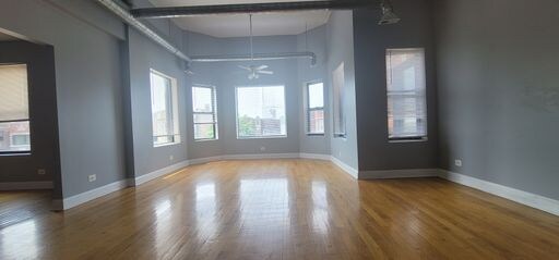 Foto principal - 6901 S Paxton Ave
