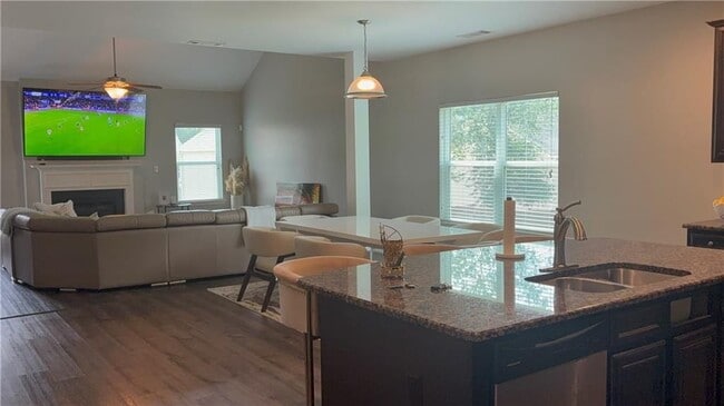 Building Photo - 1301 Rose Terrace Cir