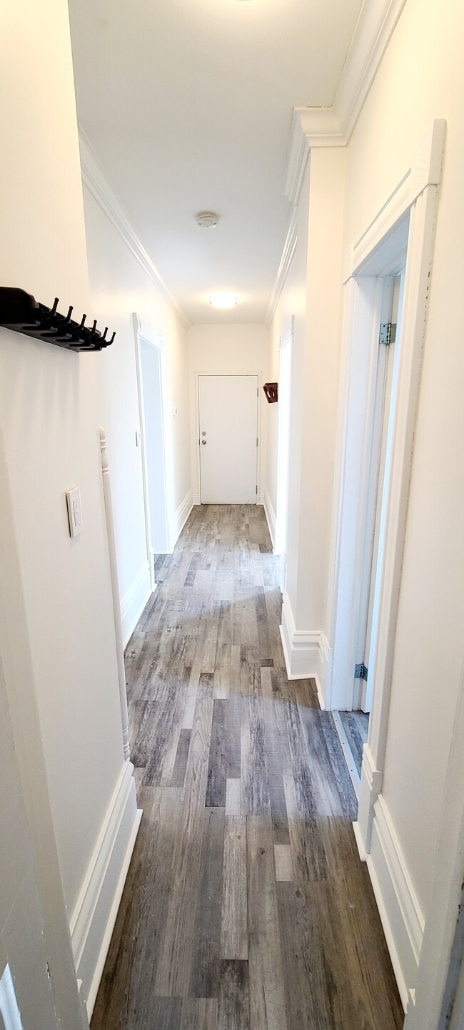 Building Photo - 282 Wellington St