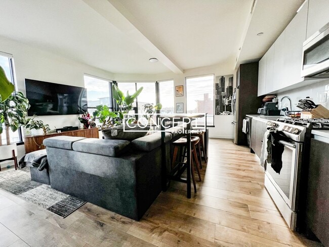 Building Photo - 2 Sewall St