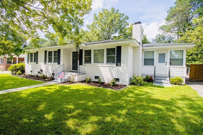 Building Photo - Stunning 3 Bedroom, 2 Bathroom in West Col...