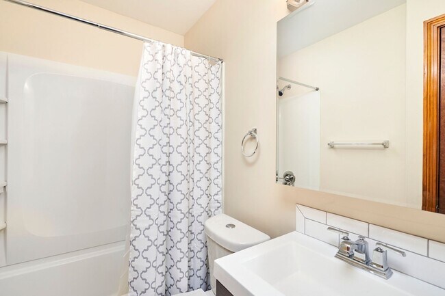 Building Photo - Renovated Goodyear Heights 3-4 Bed 1 Bath ...