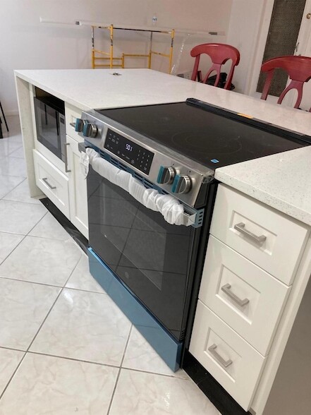 Building Photo - 2070 Yarmouth E