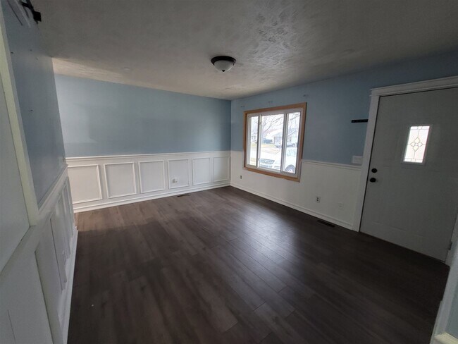 Building Photo - 3438 Chaucer Dr