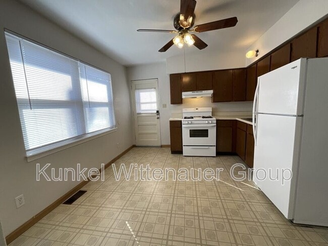 Building Photo - 4 Hickory Ct