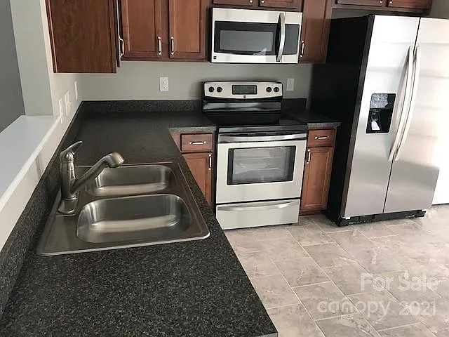 Foto del edificio - 10417 Cochran Ridge Ave