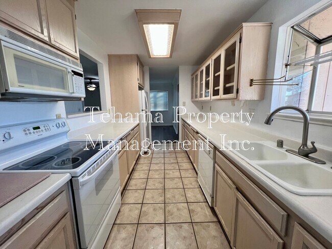 Foto del edificio - Beautiful 3 bedroom 2 bath home in Red Bluff