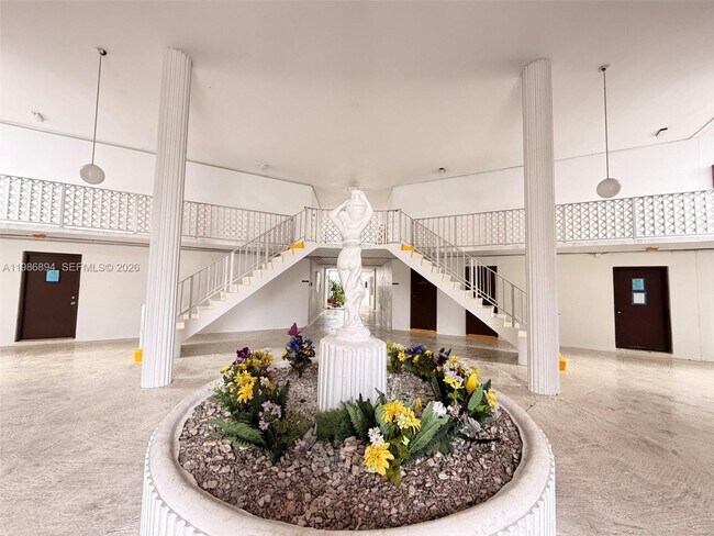 Foto del edificio - 6503 Winfield Blvd