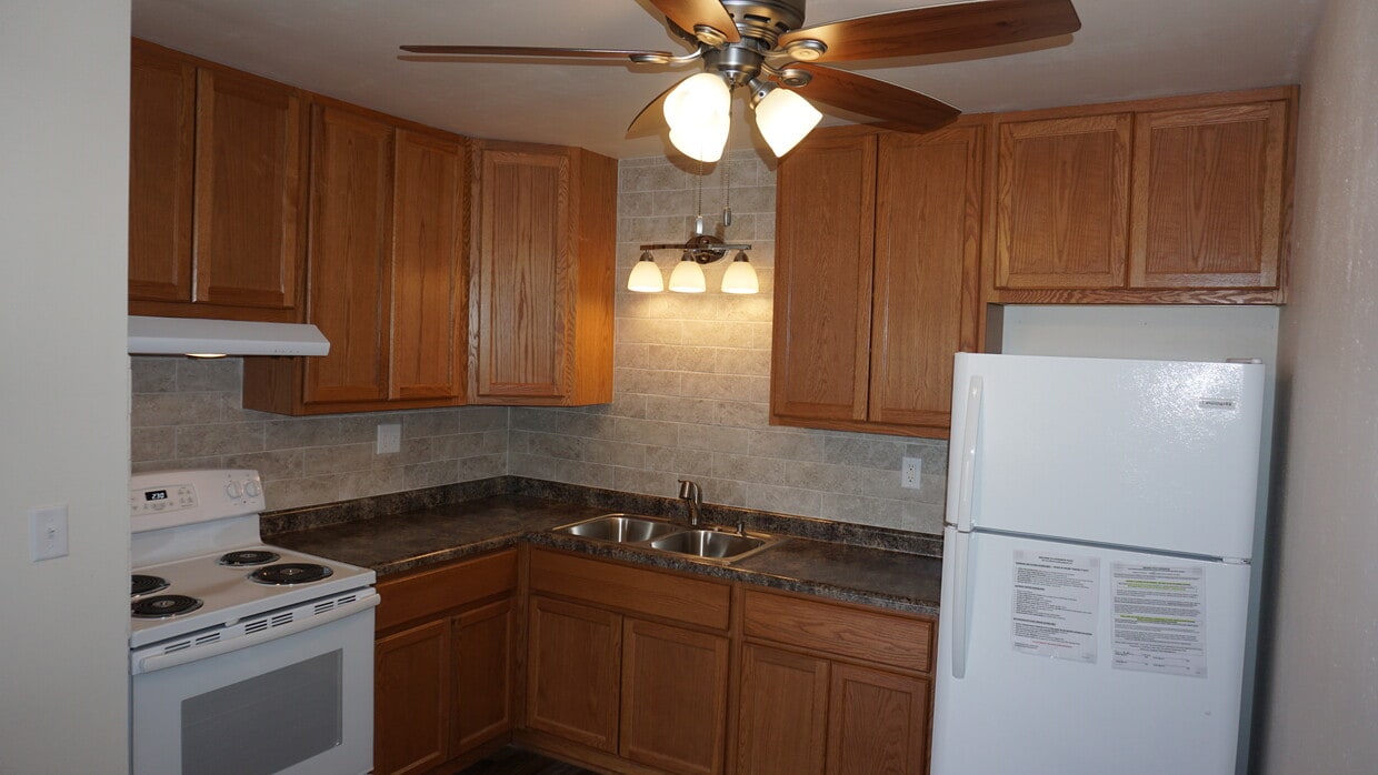 Primary Photo - JJGF 2 - 851-861 Evergreen Dr