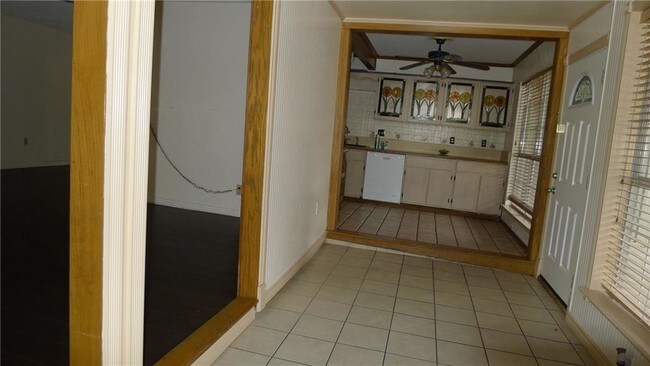 Foto del edificio - 8725 N Normandale St