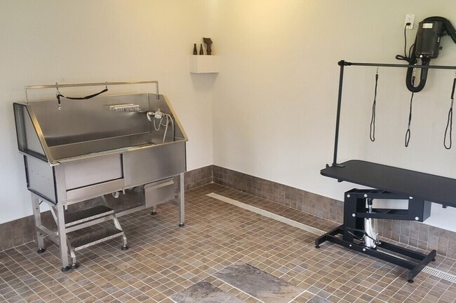 Pet Spa - Lacey Park Apartments