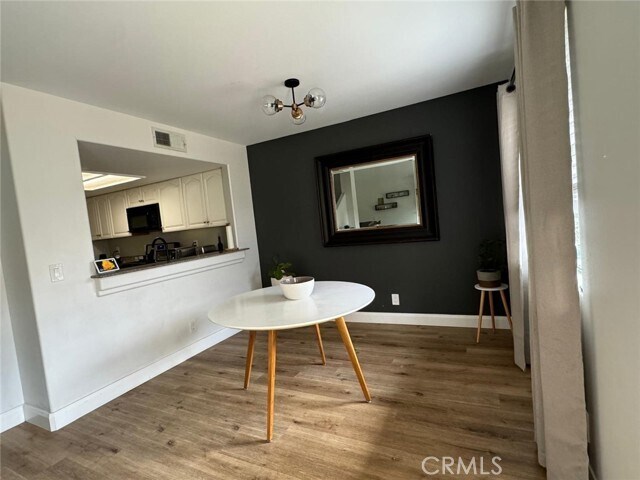 Foto del edificio - 620 Wild Rose Ln