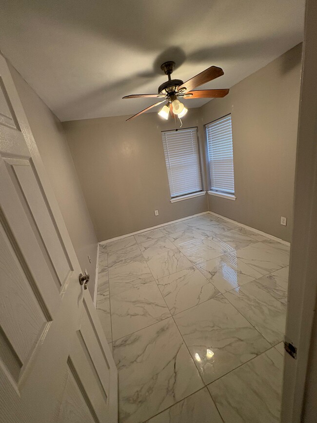 Foto del edificio - 1217 SW 18th St