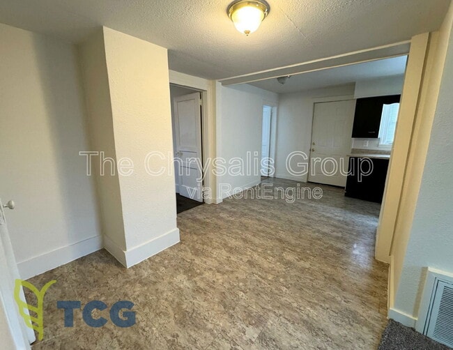 Building Photo - 227 Creve Coeur St