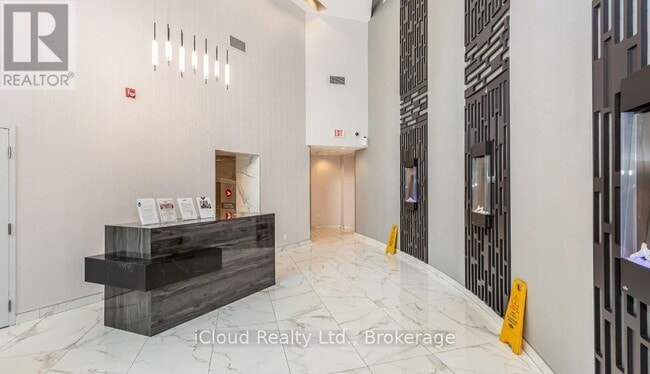 Photo du bâtiment - 80 Absolute Ave