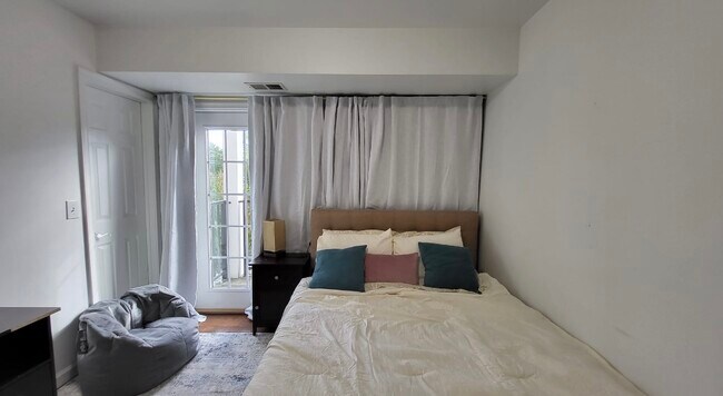 Foto del edificio - 5414 1st Pl NW