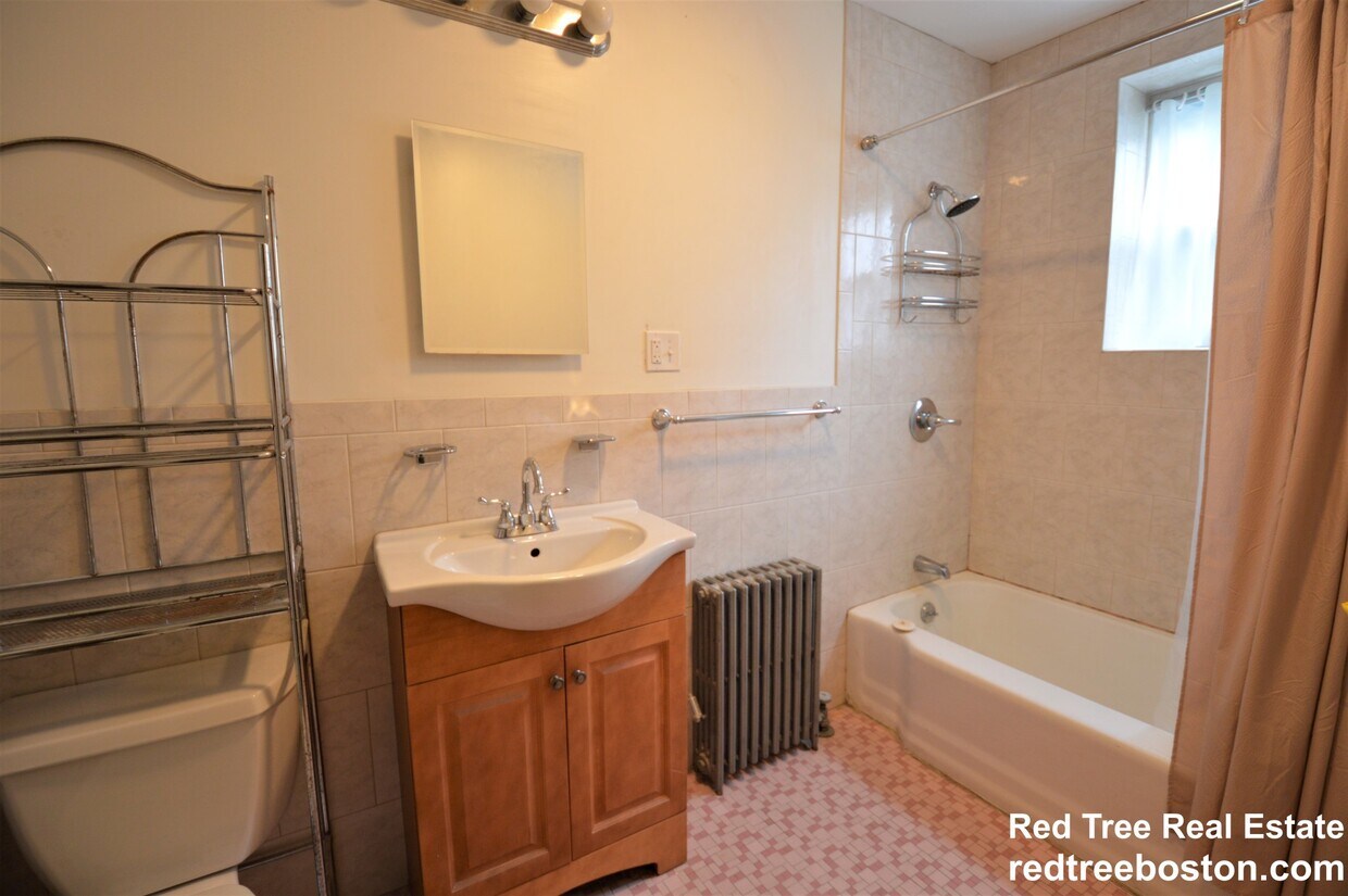 Foto principal - 64 Ballardvale St
