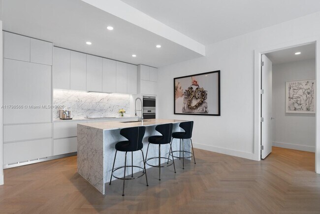 Building Photo - 5775 Collins Ave