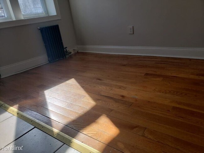 Building Photo - 208 65th St