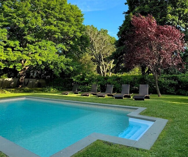 Foto del edificio - 6 Nidzyn Ave