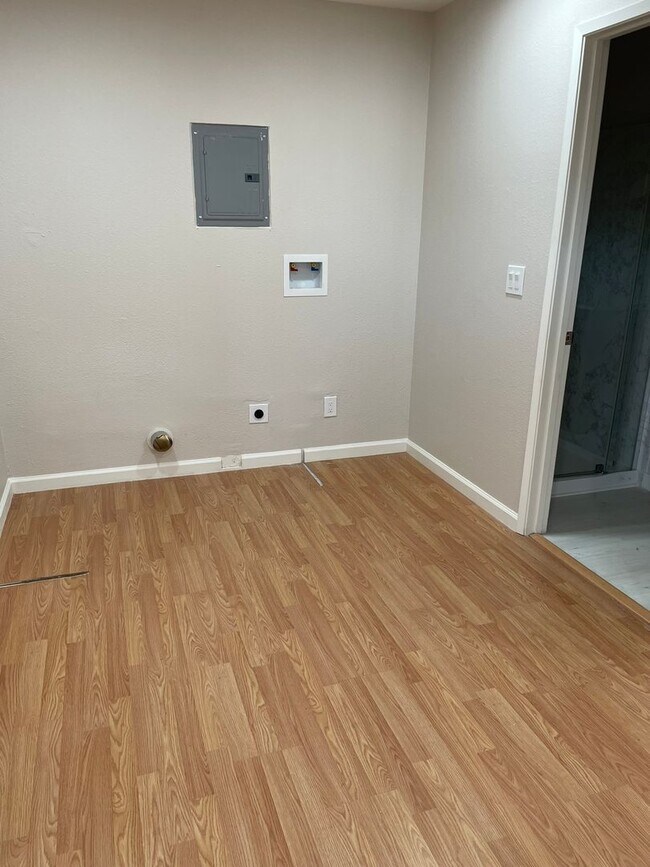 Building Photo - 2055 6th St