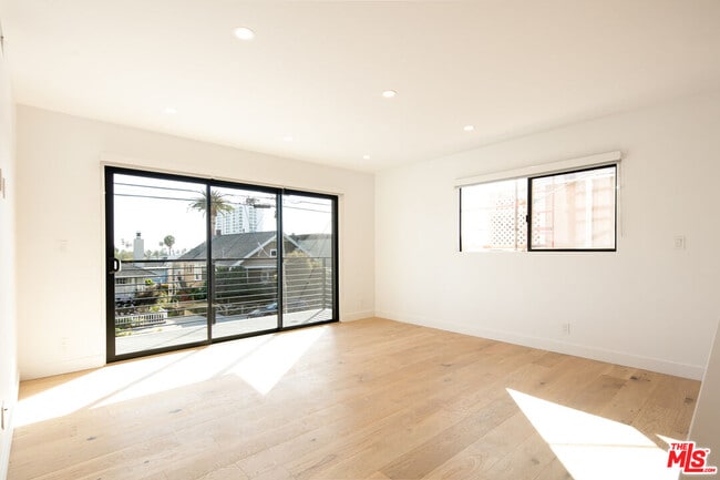 Building Photo - 2811 3rd St