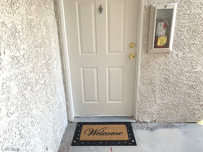 Foto del edificio - 6800 E Lake Mead Blvd