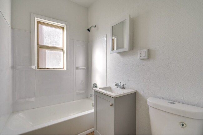 Foto del edificio - 2828 S Moreland Blvd