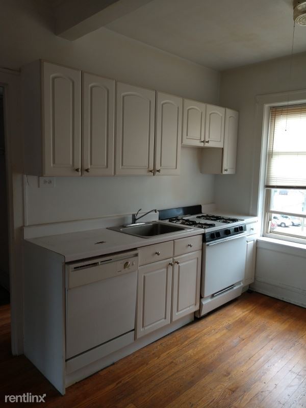 Building Photo - Studio, 1 bath Apartment - 2853 W Berteau Ave