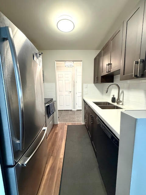 Building Photo - GORGEOUS Bright 2-Bedroom Apartment for Re...