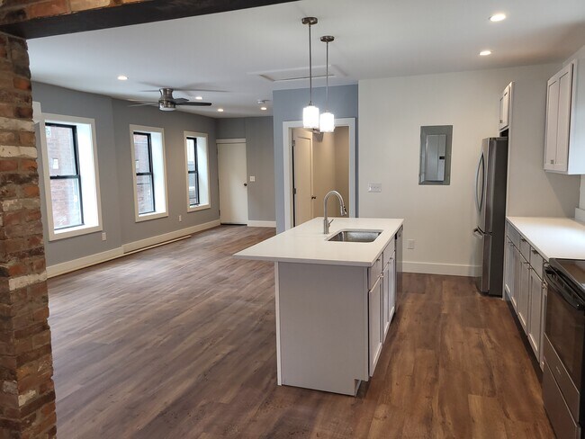 Foto del edificio - 2173 Professor Ave