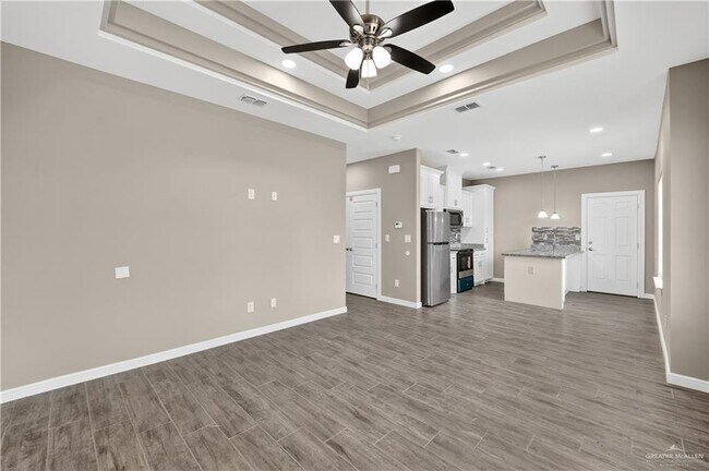 Building Photo - 1230 Valle Vista St