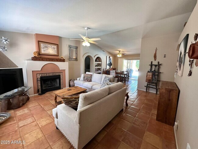 Foto del edificio - 16040 N Boulder Dr