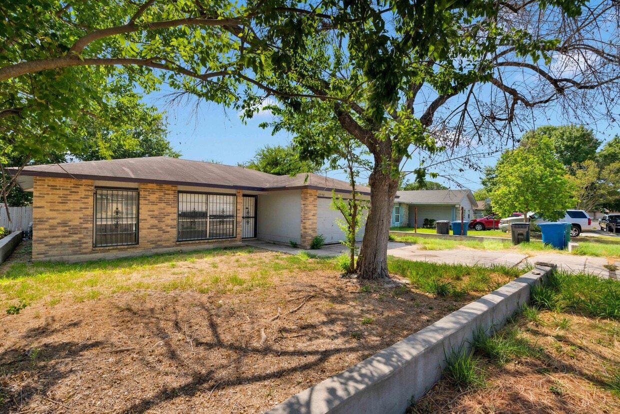 AFFORDABLE Single Story Rental Home on Old... - AFFORDABLE Single Story Rental Home on Old...