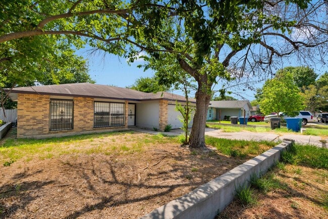 AFFORDABLE Single Story Rental Home on Old... - AFFORDABLE Single Story Rental Home on Old...
