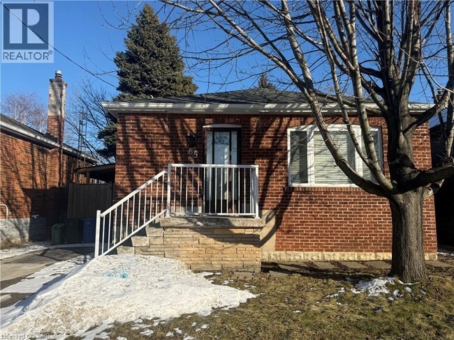 Building Photo - 85 E 11th St