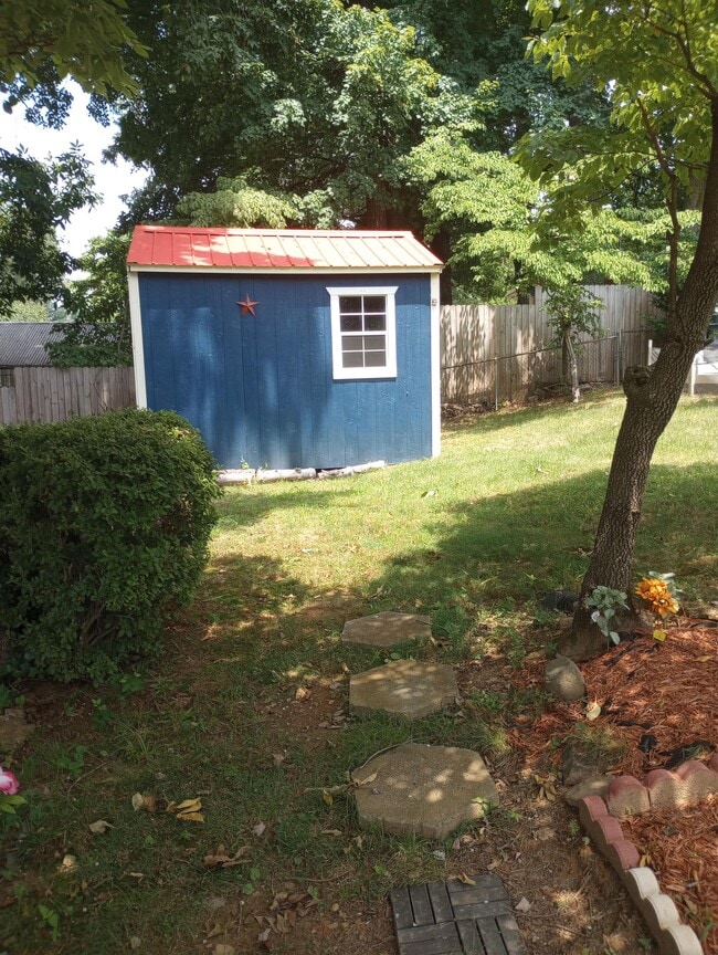 Building Photo - 477 Granville Dr