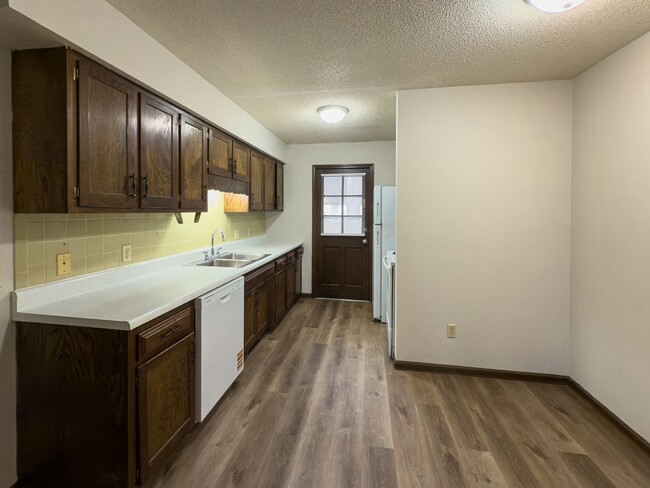 Building Photo - 2427-2427 E Heying Dr