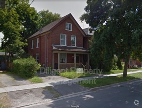 Building Photo - 265 Sherbrooke St