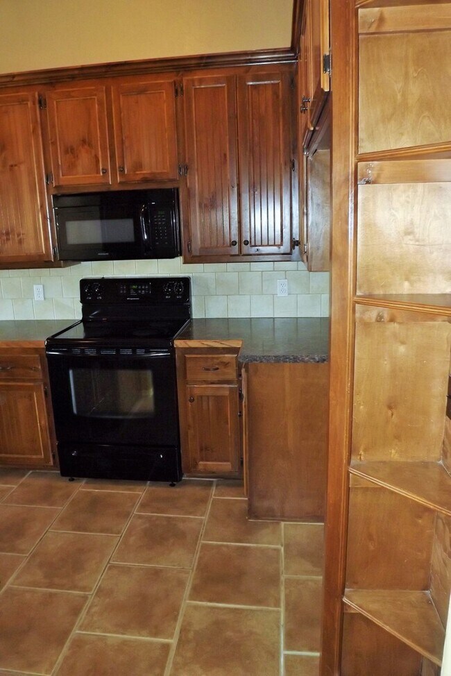 Foto del edificio - Available for move in on July 10th.