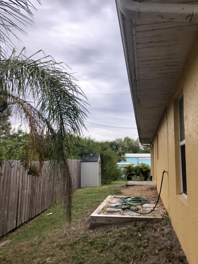 Building Photo - 4100 Alta Vista Dr