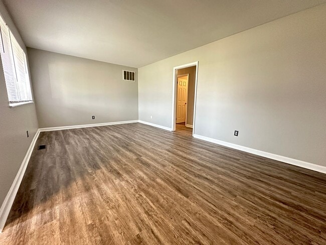 Photo - 10 Willow Dr House