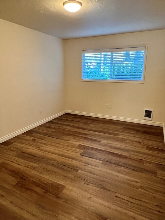 Foto del edificio - Beautiful Remodeled Home with Hardwood Pla...