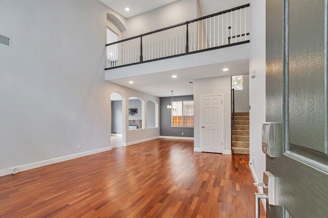 Foto del edificio - Remodeled 4-Bedroom 3-Bathroom House in Sa...