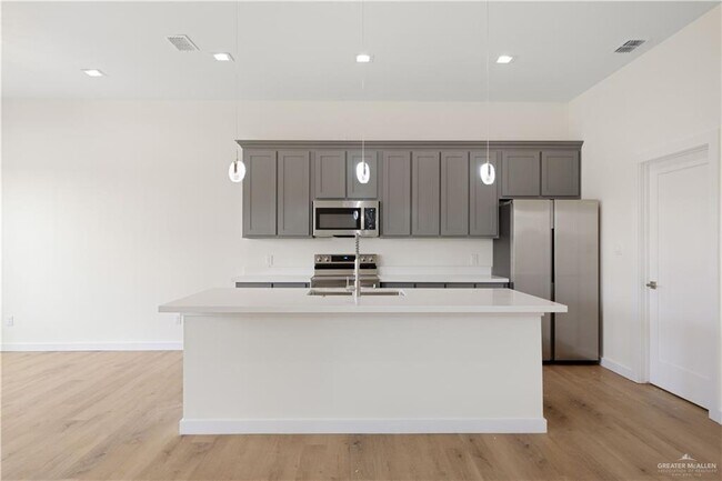 Building Photo - 1008 N Trinity St