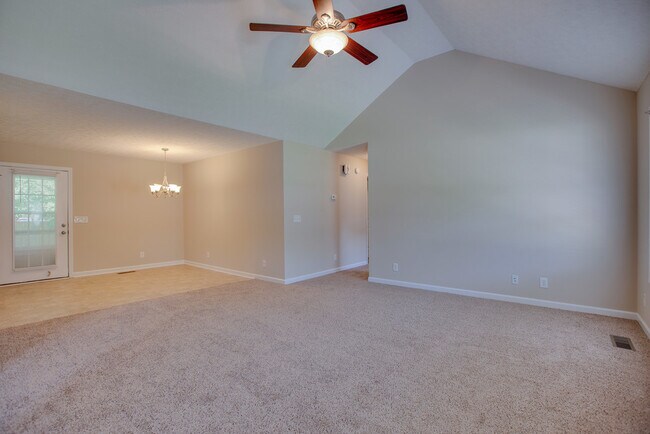 Building Photo - 3 Bedroom, 2 Bath Home With Fenced Back Yard!
