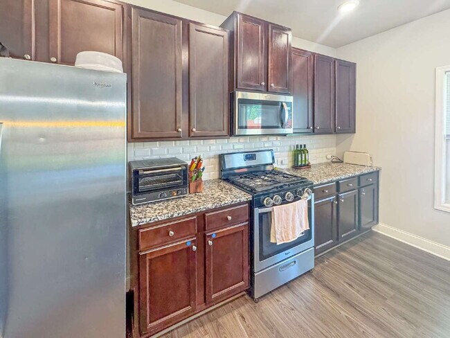Foto del edificio - Beautiful 4BR Home in Mundy Mill | Corner Lot | Resort-Style Amenities