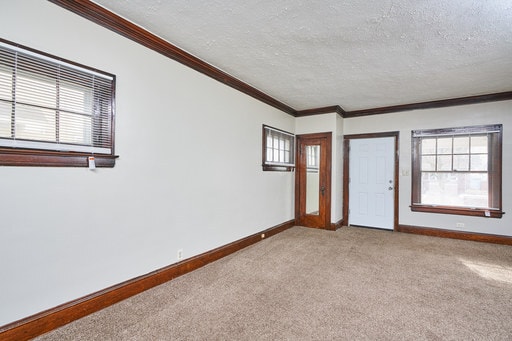 Foto del edificio - 5 Bedroom home available